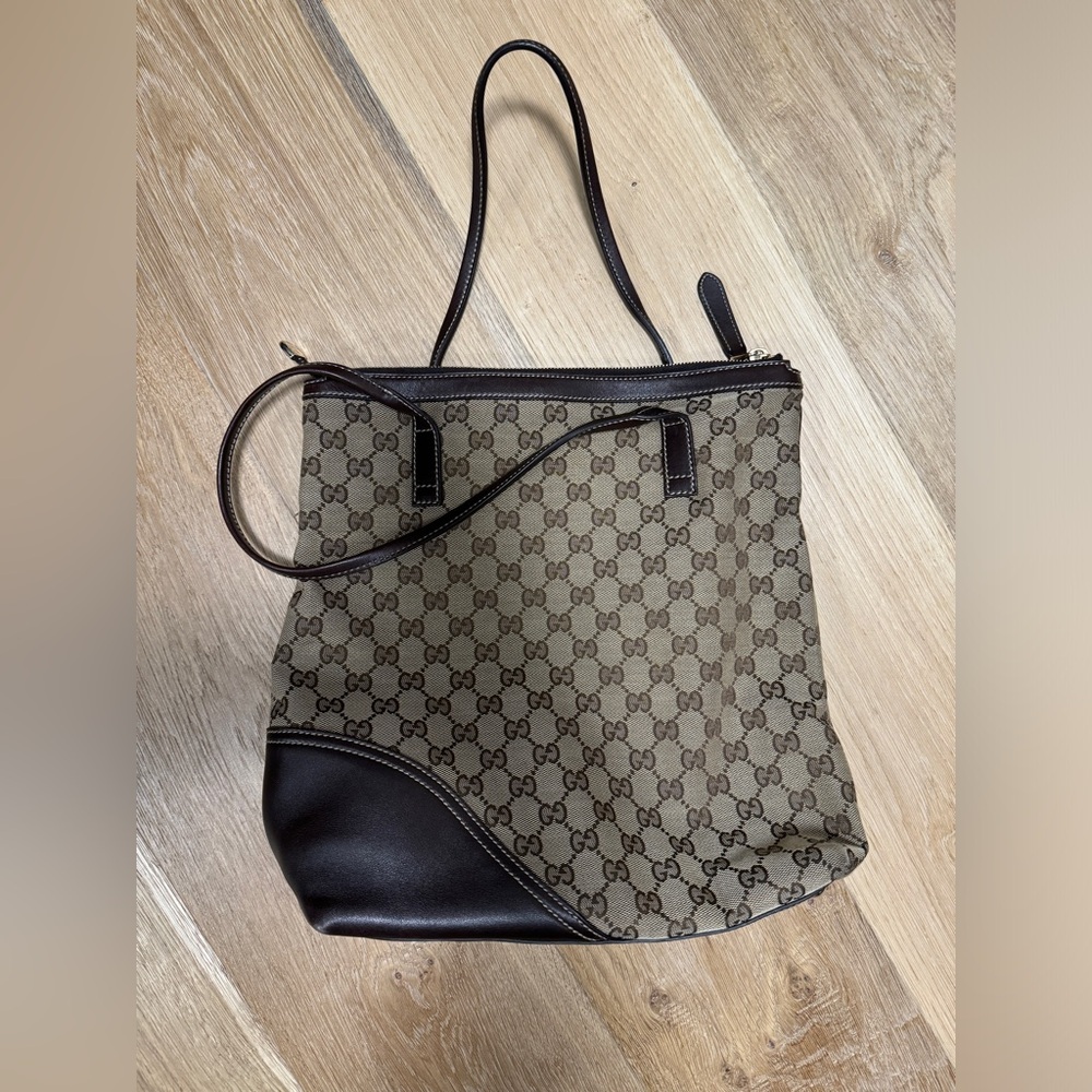 Authentic Gucci cloth shoulder bag. Y2K